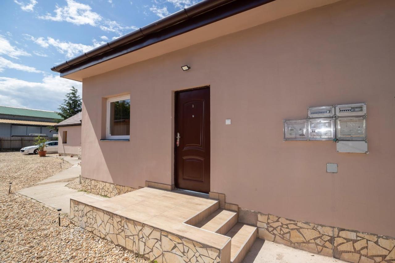 Ivanhoe Apartman Apartment Nyirbator Exterior photo