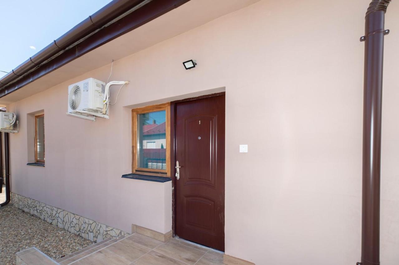 Ivanhoe Apartman Apartment Nyirbator Exterior photo