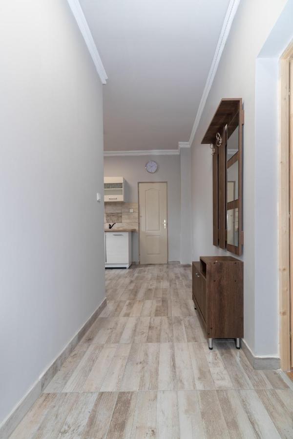 Ivanhoe Apartman Apartment Nyirbator Exterior photo