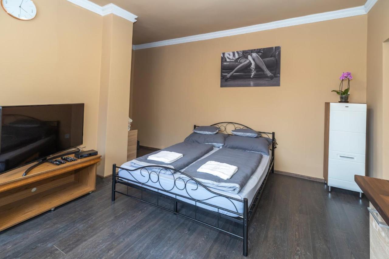 Ivanhoe Apartman Apartment Nyirbator Exterior photo